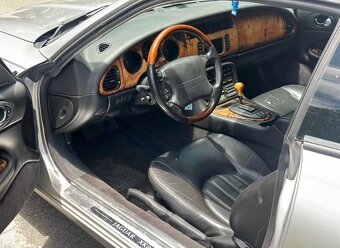 Jaguar XK8 4.0L V8 - 4