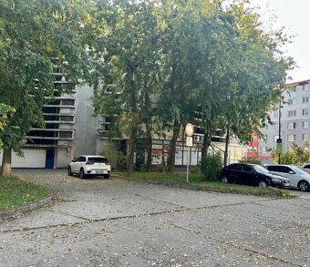 nadštandardne veľká garáž na ul. Medveďovej, Petržalka - 4