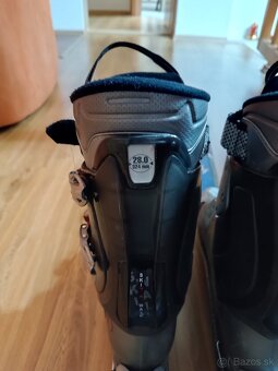 Predám lyže a lyžiarky, palice, helma a okuliare - 4