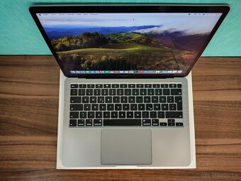 MacBook Air 2020 | i7 • 8GB • 256GB SSD - 4