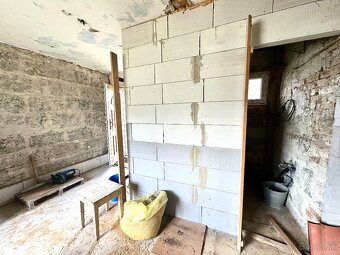 Rodinný dom s pozemkom 263 m² v obci Divina - 4
