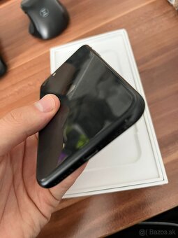 iPhone SE 2020 64GB Čierna - 4