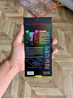 Privacy tmavé ochranné sklo na iPhone 16 pro - 4