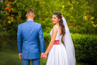 Predám svadobné šaty – elegantné, saténové, veľkosť S/M - 4