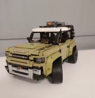 Technic 42110 - Land Rover Defender (2573 dielikov) - 4
