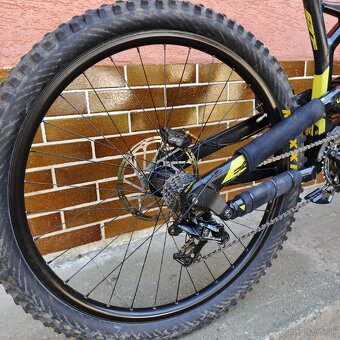 YT Tues AL / M / 27.5" / RS BOXXER air/ ZEE / RACEFACE - 4