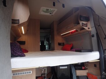 Zánovná vestavba obytné auto karavan L4H3 pre 4 osoby - 4