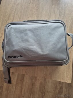 Panasonic PT-L712NTE - 4