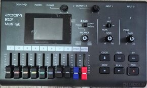 Zoom R12 Viacstopové kompaktné štúdio
- 4