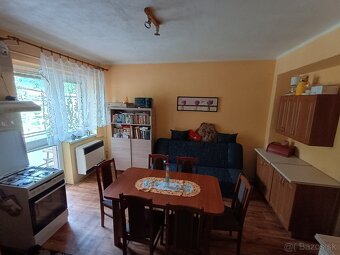 Rozkládací stôl a 6 mohutných stoličiek - 4