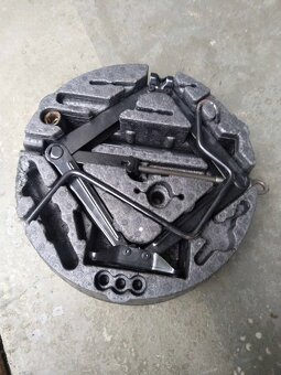 6" rezerva VW TOURAN + náradie. - 4
