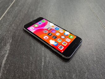 Apple iPhone SE (2020) 128 GB White - 4