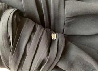 Guess čierne mini šaty - 4