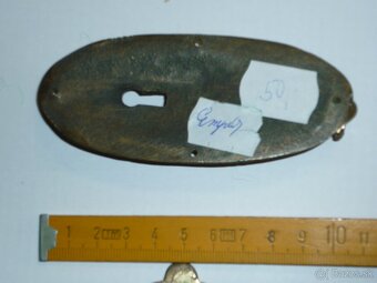 Starý mosadzný štítok. - 4