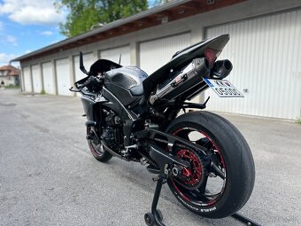 Yamaha R1 Big Bang - 4