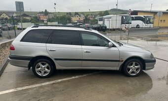 Toyota Avensis 2.0 D-4 - 4