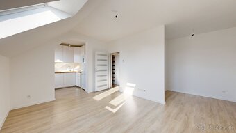 Prenájom podkrovný 1-izbový byt s parkovacím miestom - 4