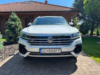 Touareg 3.0 V6, 286k R-Line - 4