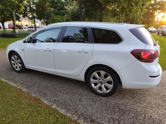 Opel Astra ST 1.7 CDTI ECOTEC Cosmo 2012 XENON+NAVI - 4