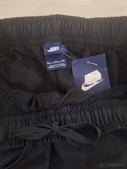 Čierne šušťákové kraťasy Nike - 4