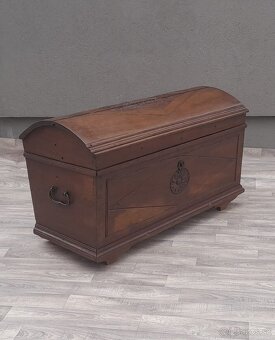 Truhlica dubová z roku 1812 . - 4