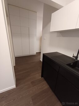 Ponúka na predaj 2 izbový apartmán Žilinska, Bratislava I - 4