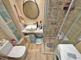 Moderný dvojizbový apartmán v elegantnom komplexe - Slnečné - 4