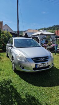 KIA Cee'd 1.6CRDi hatchback - 4