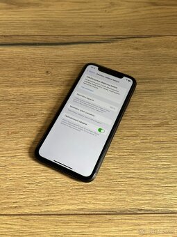 iPhone 11 64GB Black - 4