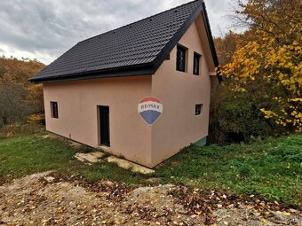 2 podlažný rod.dom, hrubá stavba, 116m2, pozemok 589m2 , Koš - 4