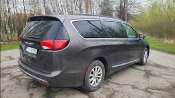 2017 Chrysler Pacifica Touring L - 4
