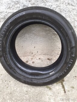 Predám 205/55 r17 - 4