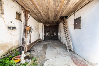 MALEBNÝ SEDLIACKY DOM V HORNÝCH OREŠANOCH S POZEMKOM 557m2 - 4