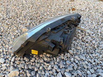 Predám pravé halogénové svetlo z Volkswagen Sharan - 4