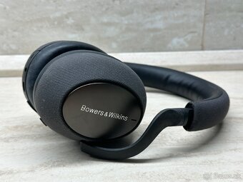 Bowers & Wilkins Px7 - 4