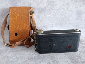 Starý měchový fotoaparat KODAK JUNIOR 620 + pouzdro - 4