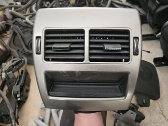 Rozpredám Jaguar XF 2.7d 152kw - 4