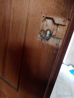 Predám starožitnu skriňu - 4