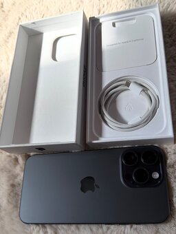 iPhone 15 Pro Max- Čierny titán - 4