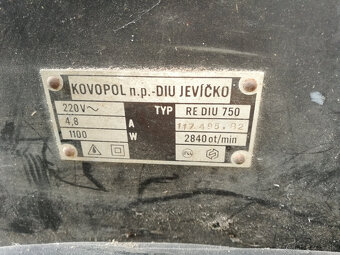 Predám starú elektrickú kosačku DIU Jevíčko 1100W - 4