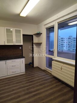 Krásne zrekonštruovaný 4-izbový byt s panoramatickým... - 4