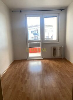 Ponúkame na predaj 3- izbový byt na Dlhých Dieloch na ulici  - 4