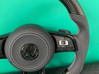 VOLKSWAGEN VOLANT KARBON - PERFOROVANA KOŽA - BIELE ŠITIE - 4