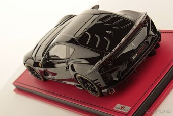 Ferrari 812 Competizione | MR Collection 1/18 - 4