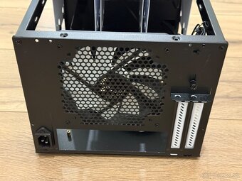 Predam PC skrinka Fractal Design Node 304 Black - 4
