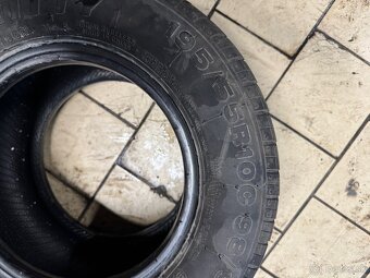 Predám 195/55R10C - 4