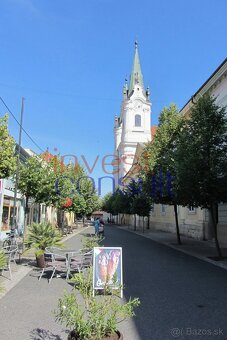 1818 NA PRENÁJOM V KOMÁRNE EXKLUZÍVNY OBCHODNÝ PRIESTOR - 4
