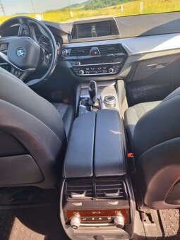 Predám BMW rad 5 530d xDrive - 4