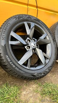 Octavia 4 zimná sada 5x112 r17 Lyra - 4