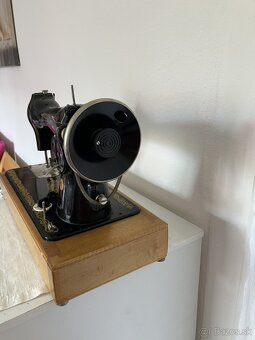 Starožitný mechanický šijací stroj(ručný pohon/ - 4